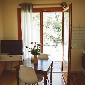  Appartement Joli Studio-3mn Frontière Geneve-wifi-parking-terrasse